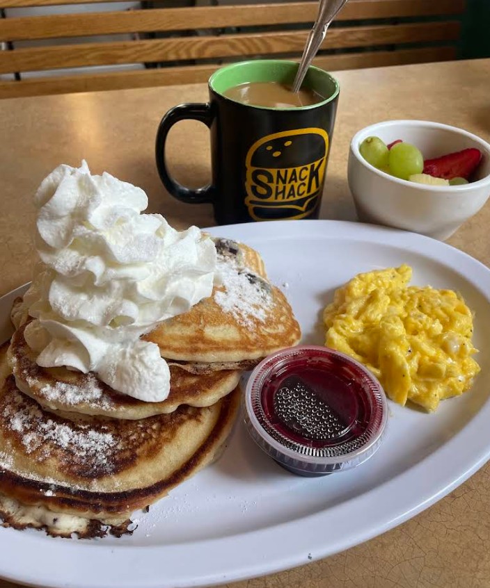 Snack Shack, Eugene Oregon, Old School, Comfort Food, Franklin Blvd, Willamette Valley, Where to Eat, Best Restaurants, Drive-In Vibes, Burgers, Fries, Milkshakes, Breakfast, Fish and Chips