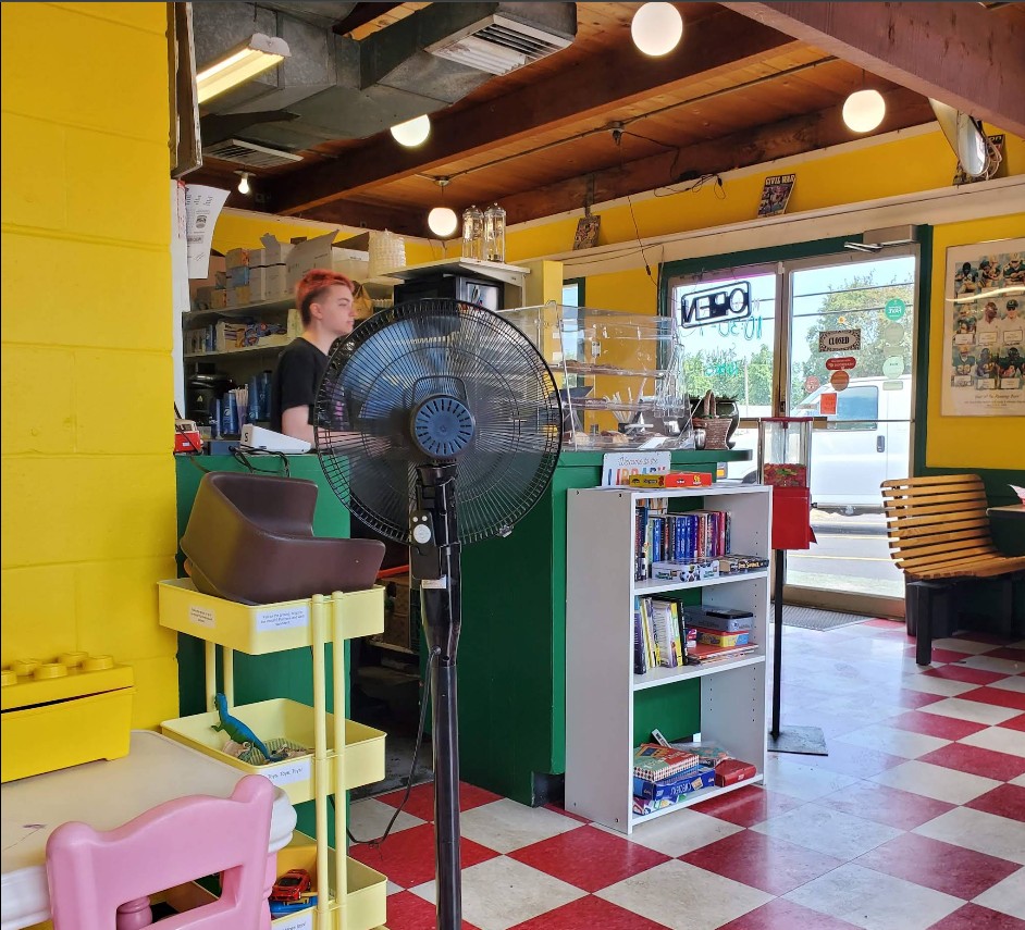 Snack Shack, Eugene Oregon, Old School, Comfort Food, Franklin Blvd, Willamette Valley, Where to Eat, Best Restaurants, Drive-In Vibes, Burgers, Fries, Milkshakes, Breakfast, Fish and Chips