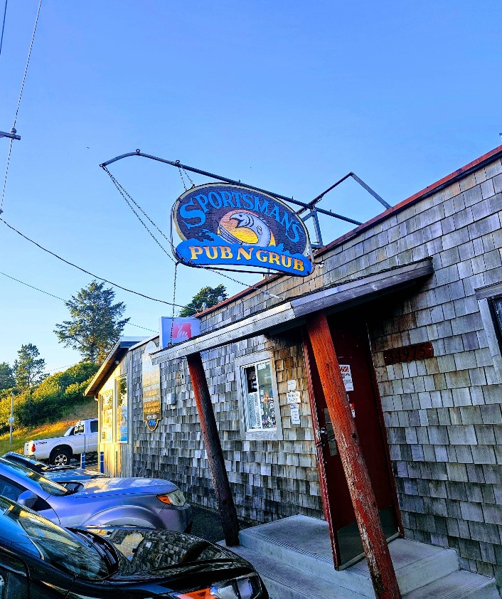 Sportsmen's Pub-n-Grub, Pacific City, Oregon, north coast, PNW, Local Favorites, Restaurants, Bars, Where to Eat, Cape Kiwanda, Fish and Chips, Clam Chowder, Burgers, Pool Tables