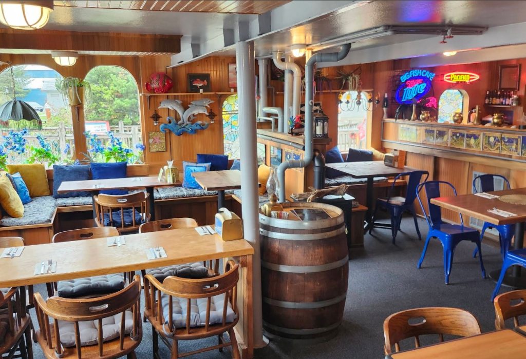 big fish cafe, reedsport, oregon coast, umpqua river, where to eat, best restaurants, old coast guard ship, fresh seafood, clam chowder, fish and chips, truffle fries, desert, waterfront views, oregon dunes, pacific northwest, dining