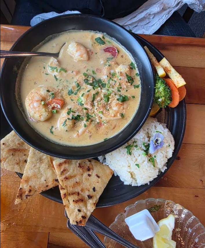 big fish cafe, reedsport, oregon coast, umpqua river, where to eat, best restaurants, old coast guard ship, fresh seafood, clam chowder, fish and chips, truffle fries, desert, waterfront views, oregon dunes, pacific northwest, dining