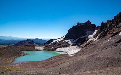 This Otherworldly Oregon Hike Leads to a Turquoise Lake Inside a Volcanic Crate