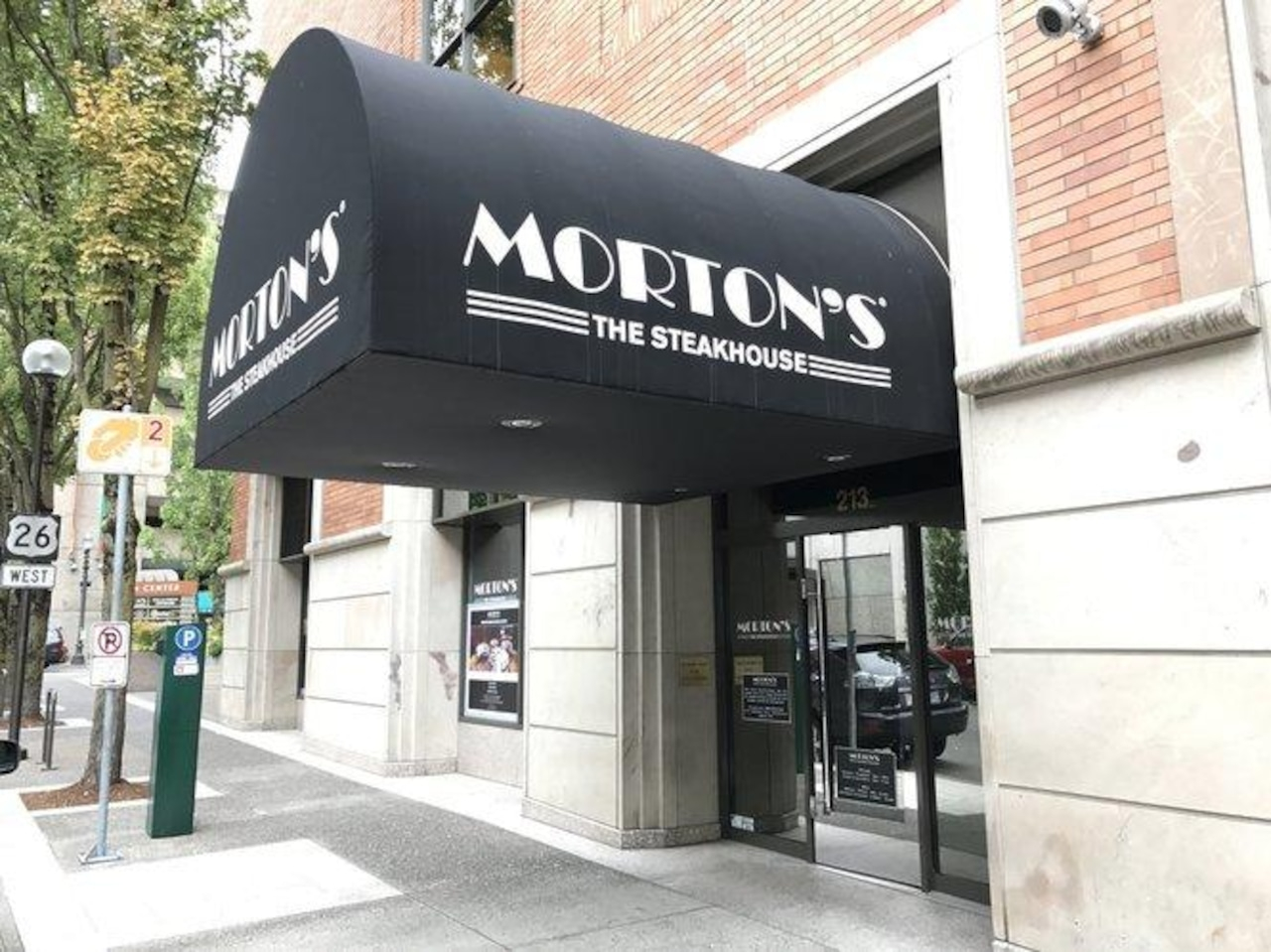 https___image.oregonlive.com_home_olive-media_width2048_img_ent_impact_dining_photo_23484464-standard Morton's Steakhouse in Portland Oregon