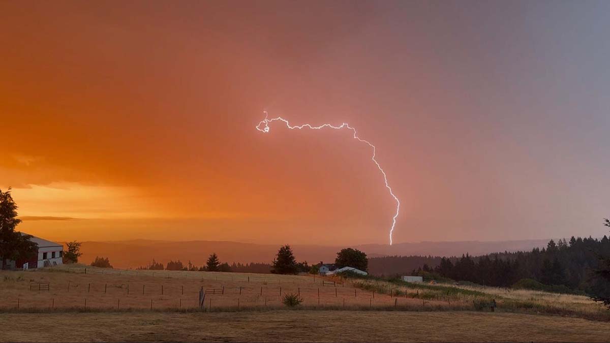 lightning-strikes-oregon