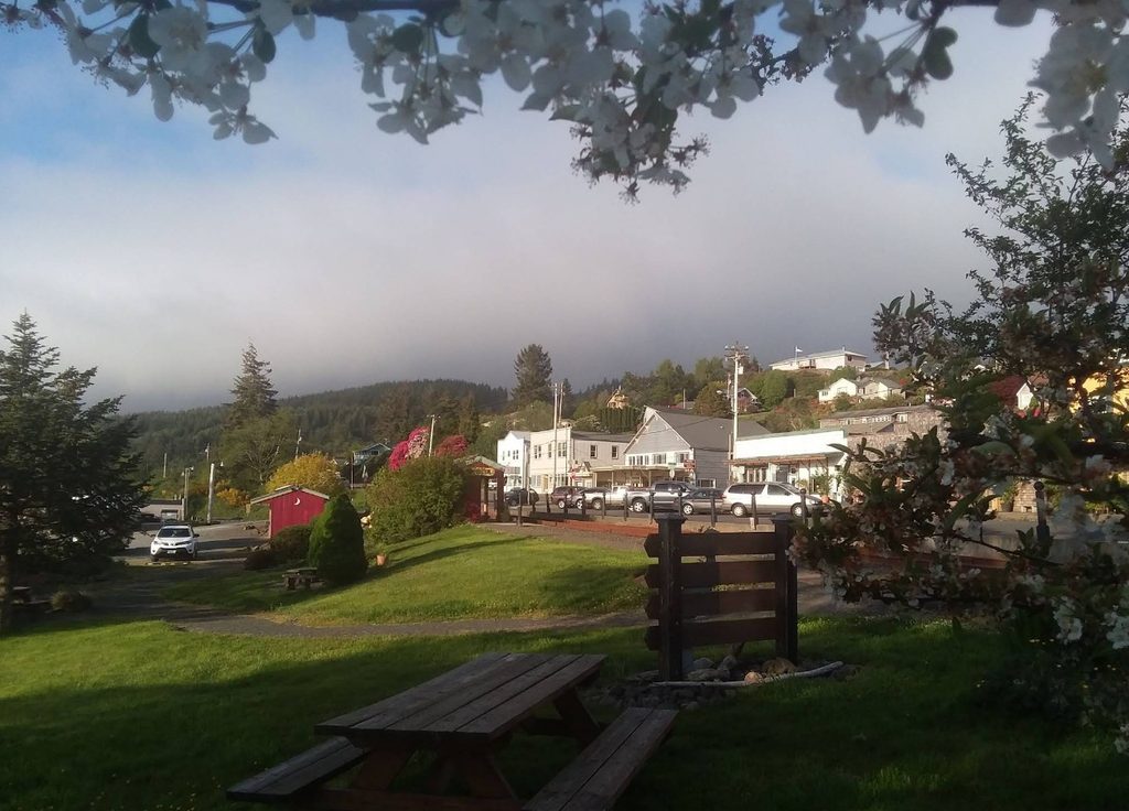Neahkahnie Smoke House, Wheeler, Oregon Coast, Northern, Tillamook County, Best Smoked Salmon, Jerky, Baked Goods, Fresh Seafood, Wild Caught, Salmon Collars, Great Clam Chowder, Cheeses, Pie, Restaurants, Where to Eat, Places To Go, Road Trips, Top Rated, Family Owned, Support Local
